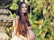 Про вагітність Костромічова оголосила у День матері