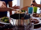 Что приготовить на День святого Валентина 2020: рецепт фондю для теплого семейного ужина