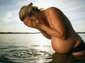 Как беременной пережить жару: 7 правил здоровья