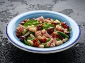 Фантастически вкусный салат с фасолькой