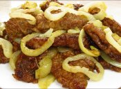 Печень с кармелизованным луком