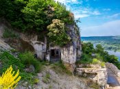 Лядовский скальный монастырь – особенности места