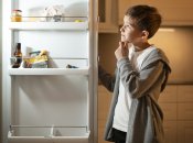 Плохой запах из холодильника заставляет задуматься