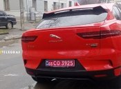 Новенький Jaguar I-Pace EV 400 в центре Тернополя