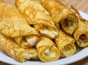 Млинці виходять ніжними, але з хрусткою скоринкою