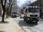 Онур ремонтує вулицю Степана Бандери