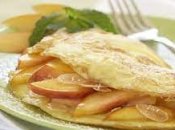 Сладкий омлет с яблоками съедят за секунду