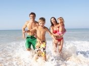 Отдых мамы с малышом: правила безопасности на солнце