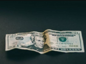 В какую валюту лучше всего вкладываться украинцам