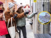 Девушки возле витрины магазина