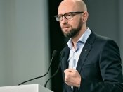 Арсеній Яценюк трохи змінив імідж, що робить його ще більш схожим на героя ролика