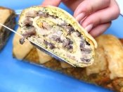 Кабачковый рулет с грибной начинкой - лучшая сезонная закуска