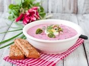 Суп получается сытным и очень освежающим