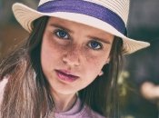 Дівчинка з веснянками