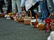 Некоторые продукты и вещи не стоит ложить в пасхальную корзину