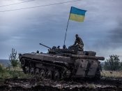 Украинский военный на танке
