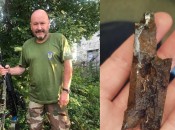 Виктор Ожогин показал огромный, с пол-ладони, осколок снаряда, который вытащили из него в госпитале