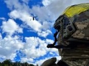 Українські військові стежать за ворогом