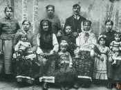 Чи може історія родини вплинути на здоров'я та життя нащадків/ Родина Реки