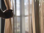 З цими лайфхаками прання штор стане простішим