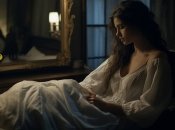 Лучше расположить зеркало подальше от кровати