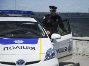 Патрульные обследовали прилегающую территорию и нашли автомобиль