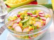 Чудовий салат з редькою та кукурудзою