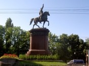 Пам`ятник Щорсу у центрі Києва