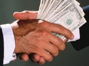 Через корупціонерів допомога США під питанням