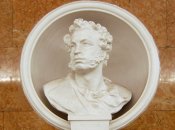 Погруддя  Пушкіна на станції метро "Університет"