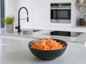 Салат из моркови и яблок с изюмом и орехами