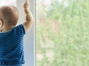 Однорічний малюк дивом вижив після падіння з 5-го поверху в Запорізькій області