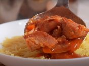 Такий гуляш ідеально смакуватиме з будь-яким гарніром