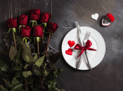 Романтический ужин может быть частью подарка