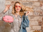 Без сумки аутфіт має голий вигляд