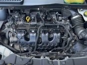 Підкапотний простір авто