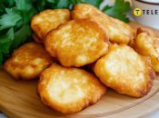 Такі сирники чудово поєднуються з солоними соусами (зображення створено за допомогою ШІ)