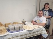 Євген та Тетяна Компанець підготували чергову партію смаколиків для захисників