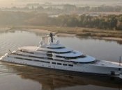 Длина яхты превышает 140 метров