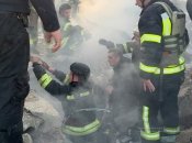 Людей вытаскивали из-под завалов: появились видео и подробности с места прилета в Сумах