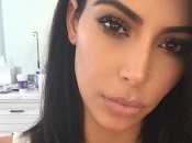 Ким Кардашьян показала беременный животик (Фото)