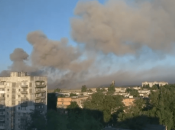 Дым от взрывов в Шахтерске 8 июля