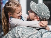 Многие мужчины с детьми все равно сейчас находятся на линии огня