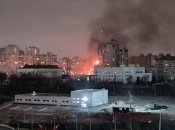 Авиаудар по Киеву: обломки сбитой российской ракеты упали на жилой дом