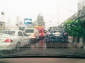 Этот способ подойтет на только для лобового стекла, но и для фар авто