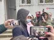 Михаил Харьковский попросил журналистов побыть в одиночестве после того, как сына забрали за решетку