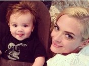 Звездный Instagram: Джейми Кинг кормит грудью сына (ФОТО)