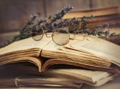 Старые книги отличаются по запаху от новых