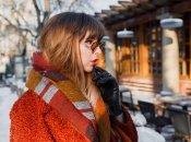 Советы, как стильно носить шарф зимой и весной 2023 года