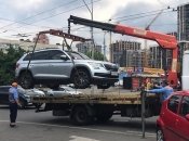 Велике паркування: де безпечно залишити авто в Києві та як столиця втрачає на “сірих схемах” десятки мільйонів